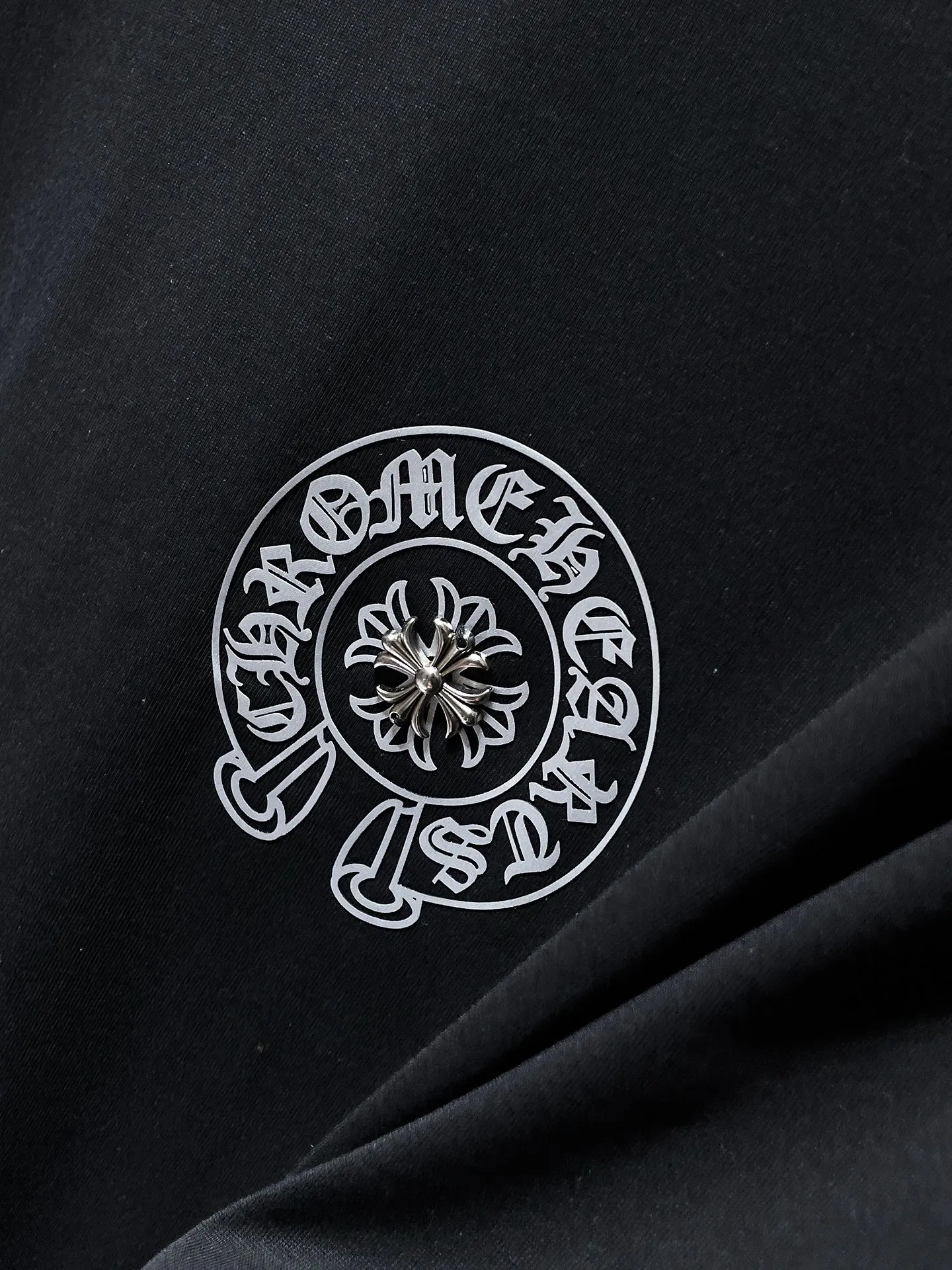 P186 New Chrome Hearts 25ss engraving film hot diamond high version for summer! High-weight, environmentally friendly and high-quality top-quality fabrics 260g~270g Cromat's Sanskrit cross-engraved film, hot-drilled, hand-buttoned short sleeves, counter synchronization, replica version 1:1 Recommended color: black, white, size: S, M, L, XL